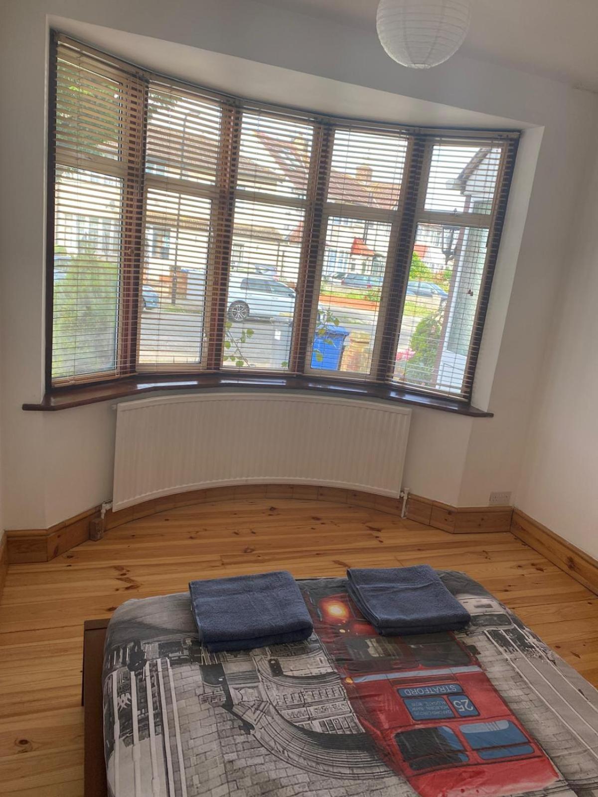 Lovely Rooms In West London Northolt  Exterior photo